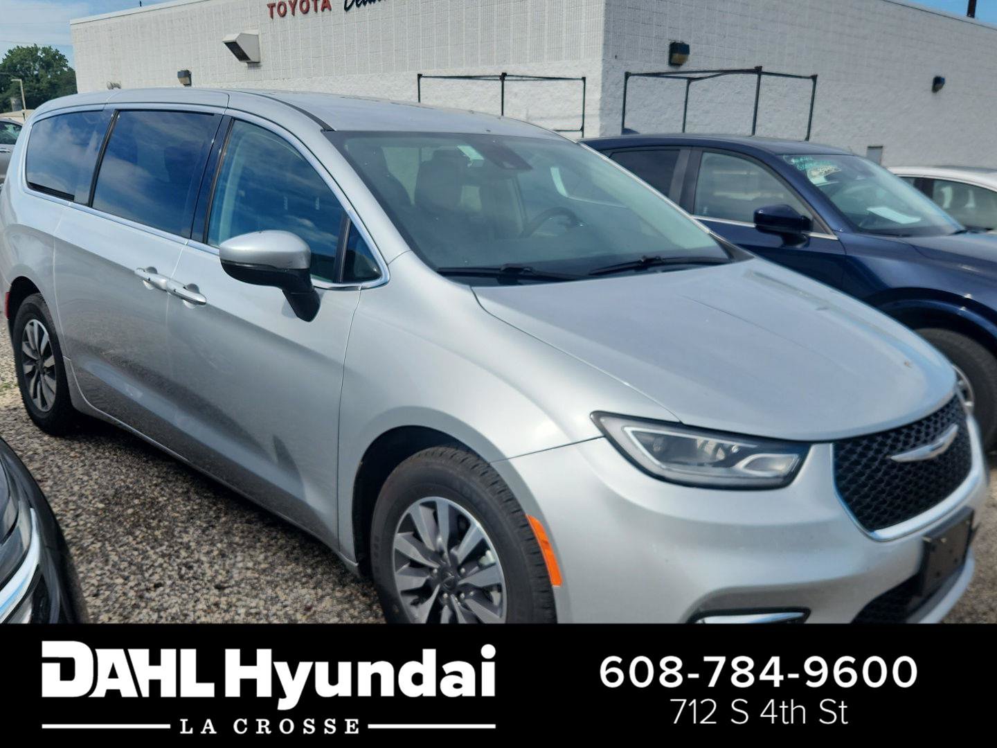Used 2023 Chrysler Pacifica Touring-L FWD video 1