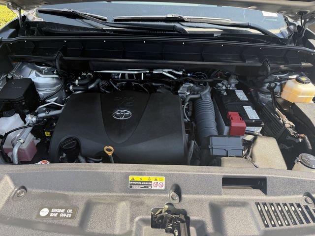 Used 2022 Toyota Highlander LE FWD image 25