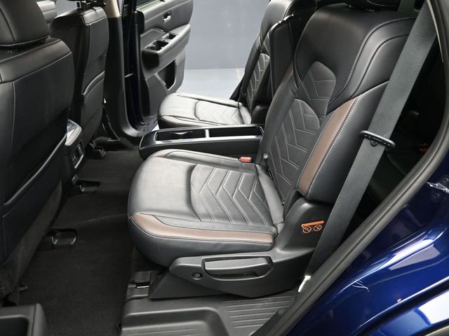 Used 2023 Nissan Pathfinder Platinum w/ Lighting Package (N93) image 20