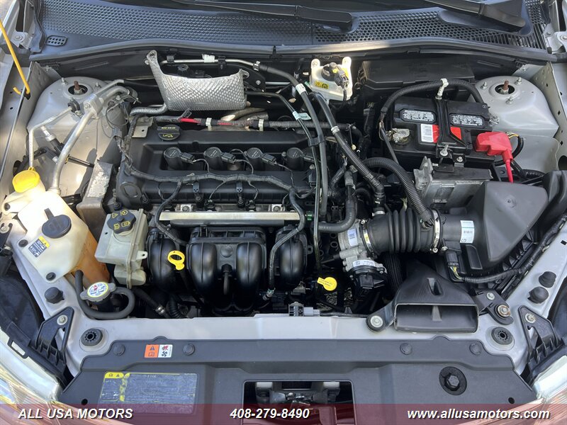 Used 2010 Ford Focus SE FWD image 13