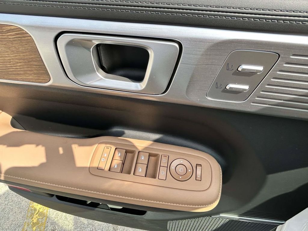 New 2027 Hyundai Santa Fe Limited FWD image 16