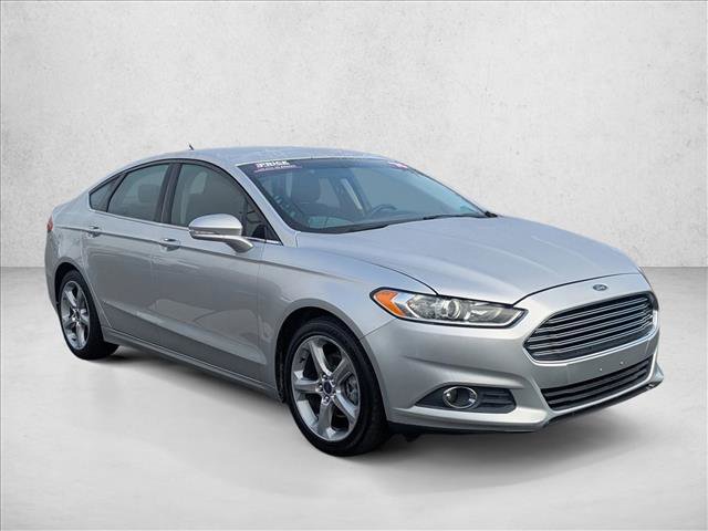 Used 2016 Ford Fusion SE w/ Equipment Group 201A FWD image 3