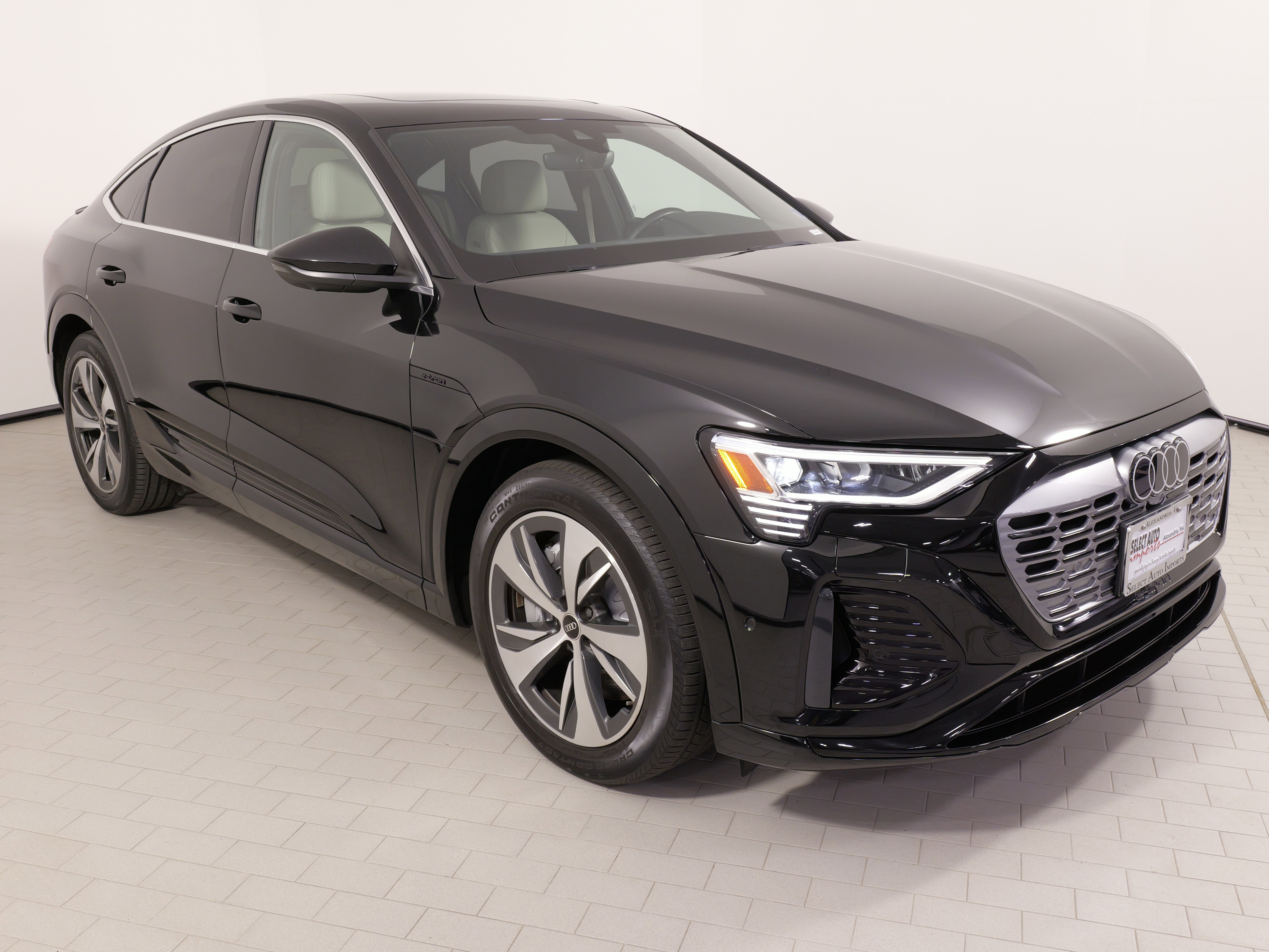 Used 2024 Audi Q8 e-tron Premium Plus w/ Premium Plus Package image 6