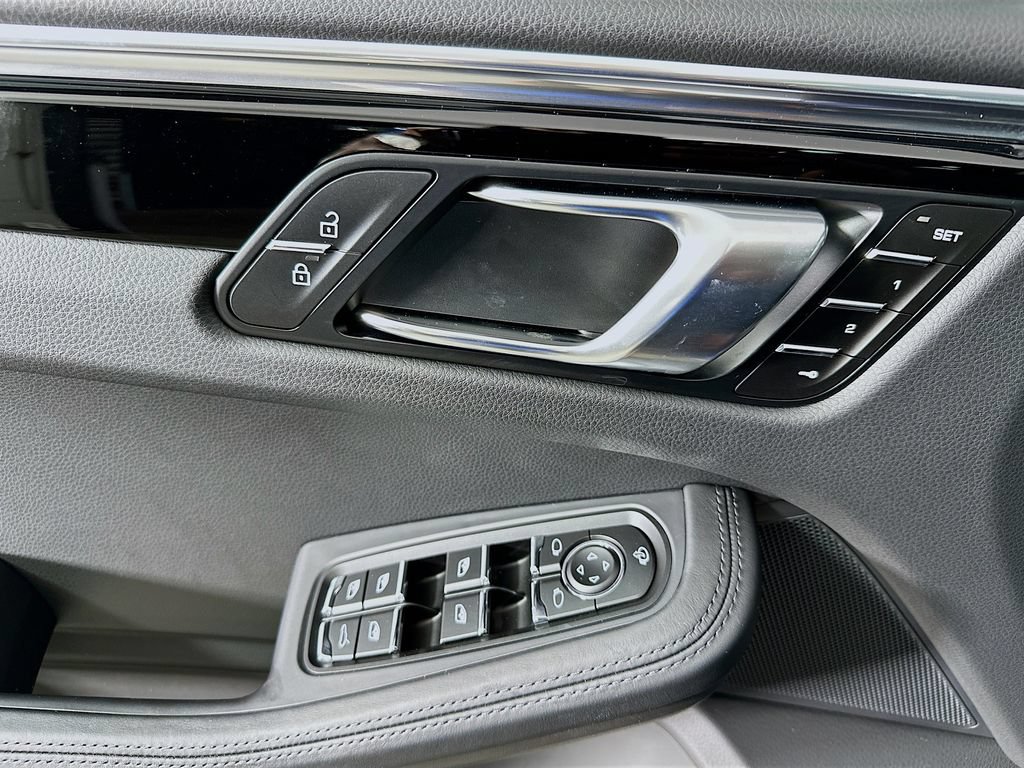 New 2025 Porsche Macan AWD/4WD image 20