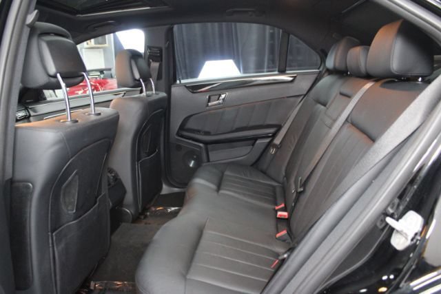 Used 2010 Mercedes-Benz E 550 Sedan w/ Premium 1 Pkg image 27