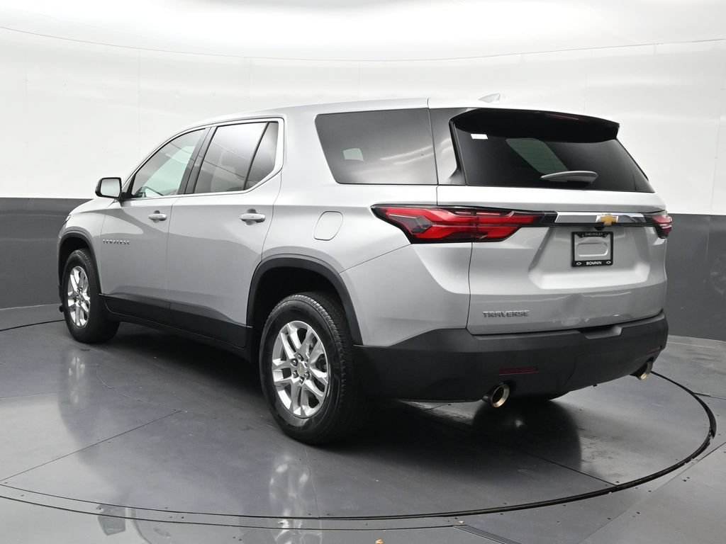 Used 2022 Chevrolet Traverse LS FWD image 3