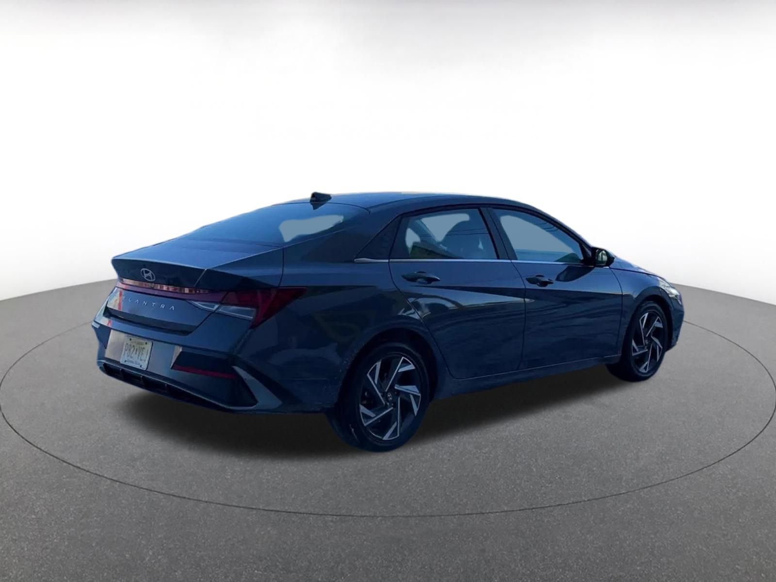 Used 2025 Hyundai Elantra SEL image 14