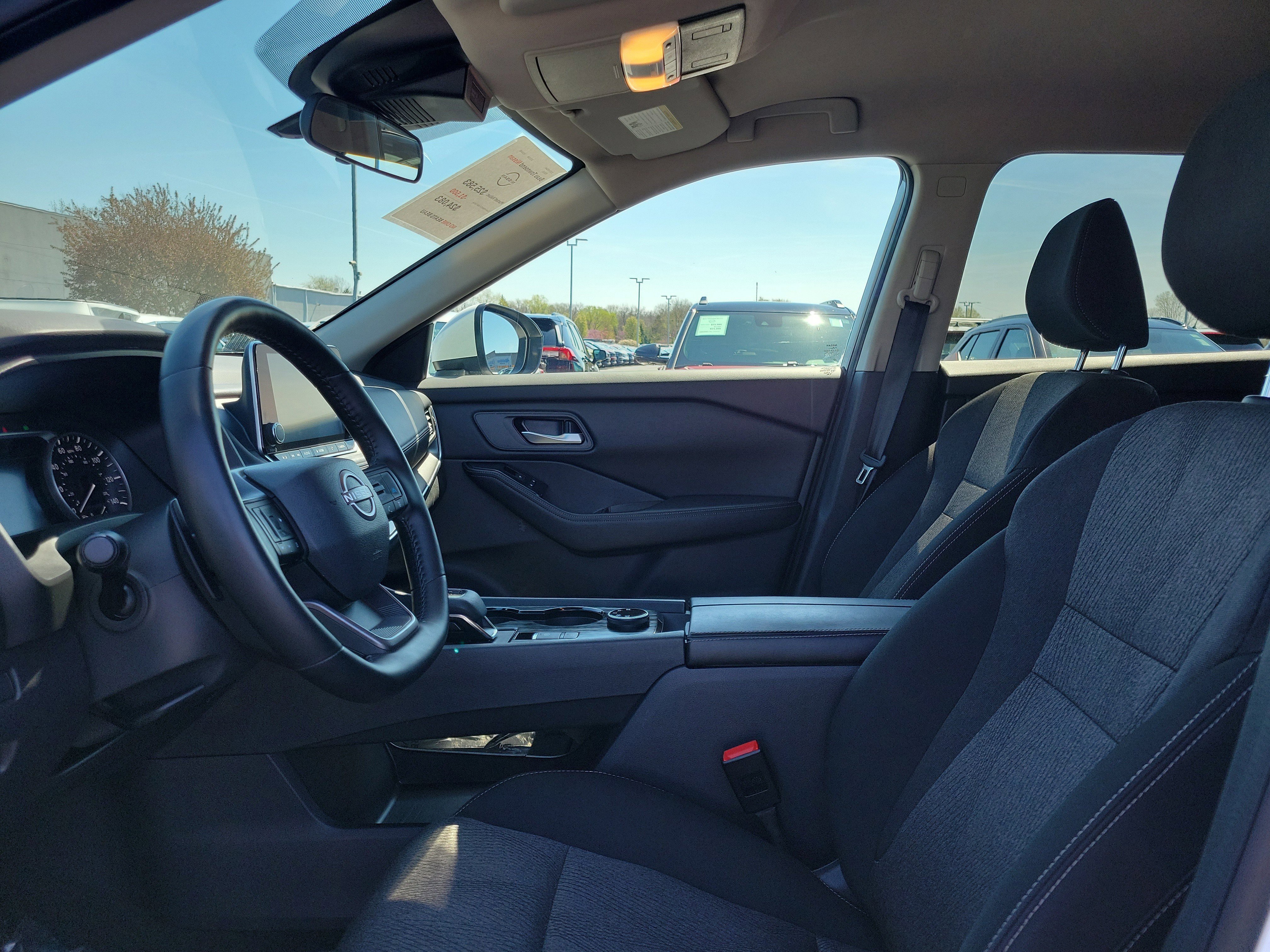 Used 2025 Nissan Rogue SV AWD/4WD image 15