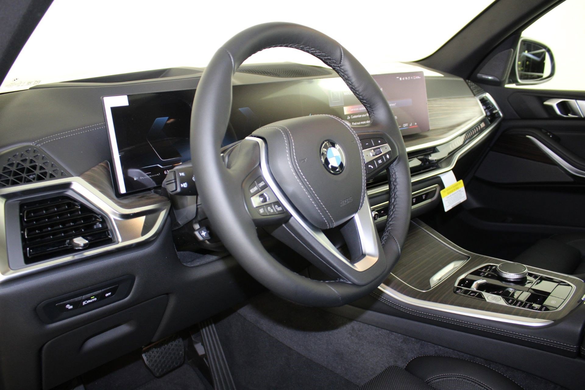 New 2026 BMW X5 xDrive40i w/ Climate Comfort Package AWD/4WD image 4