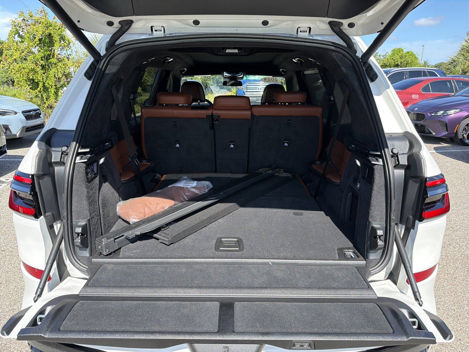 Used 2024 BMW X7 M60i w/ Executive Package AWD/4WD image 11