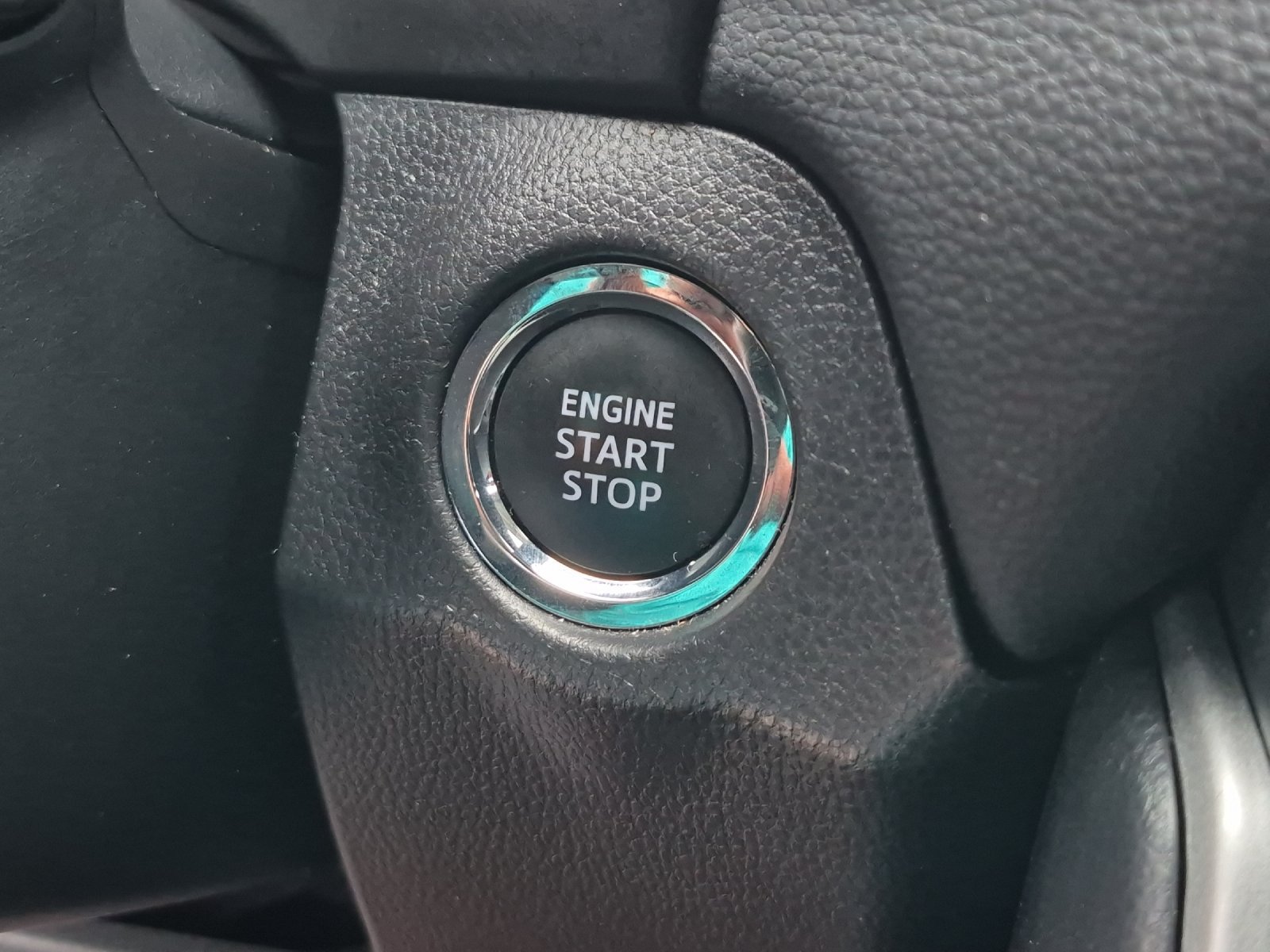 Used 2025 Toyota RAV4 XLE FWD image 19