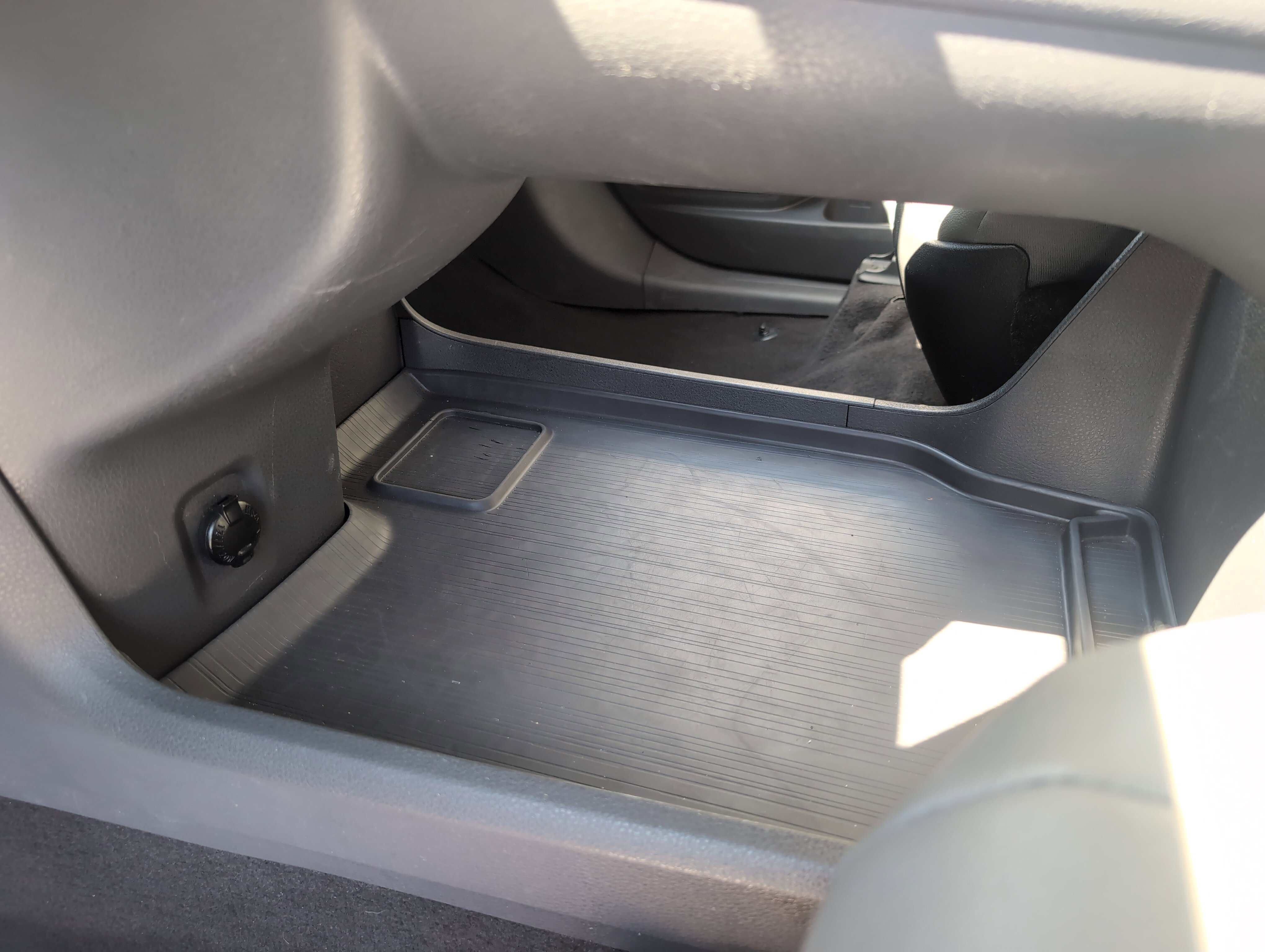Certified 2024 Toyota Sienna XLE FWD image 41