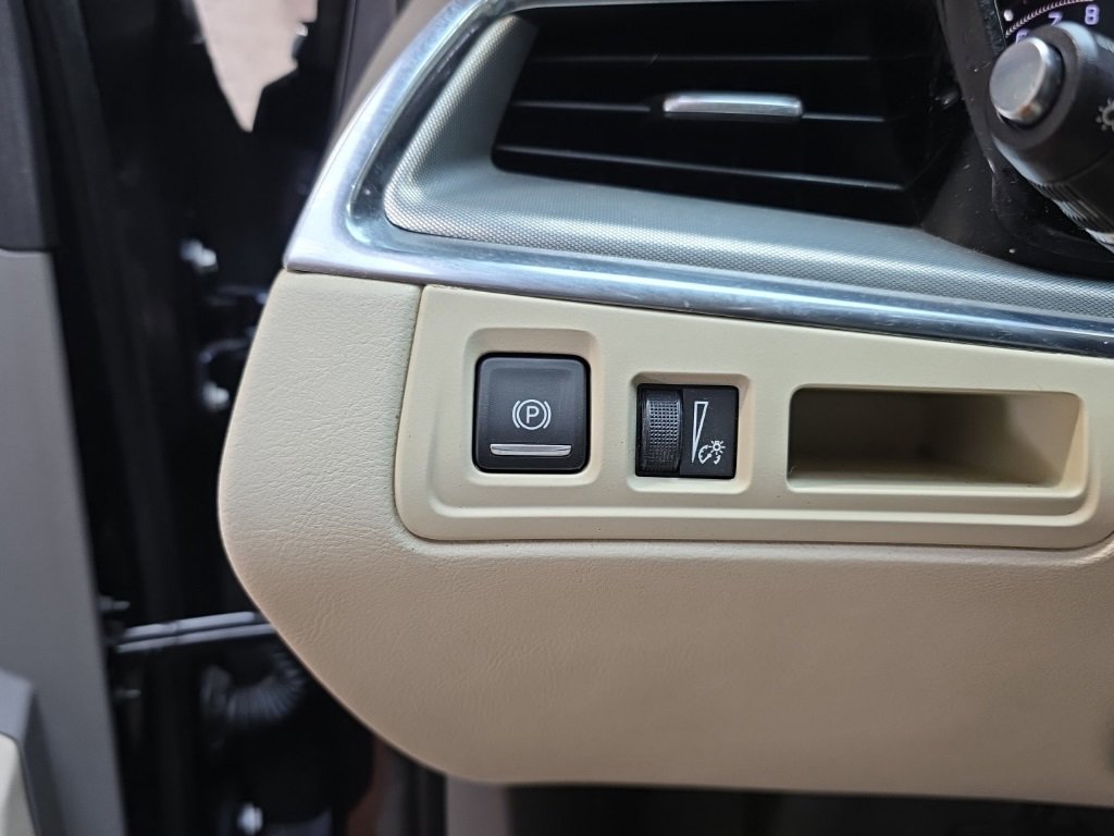 Used 2017 Cadillac XT5 Luxury w/ Driver Awareness Package image 22