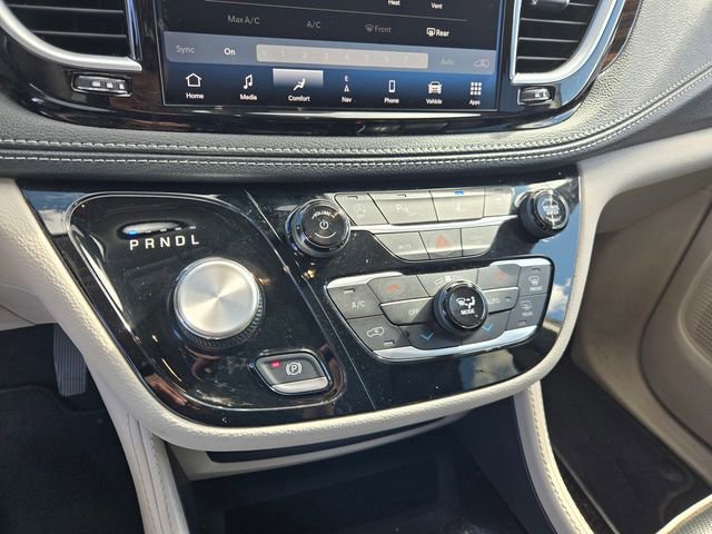Used 2023 Chrysler Pacifica Touring-L image 21