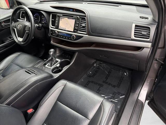 Used 2019 Toyota Highlander XLE image 28