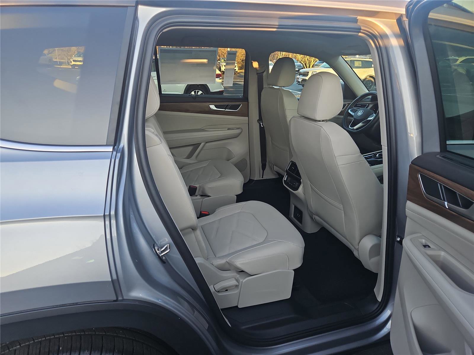 New 2026 Volkswagen Atlas SE image 32