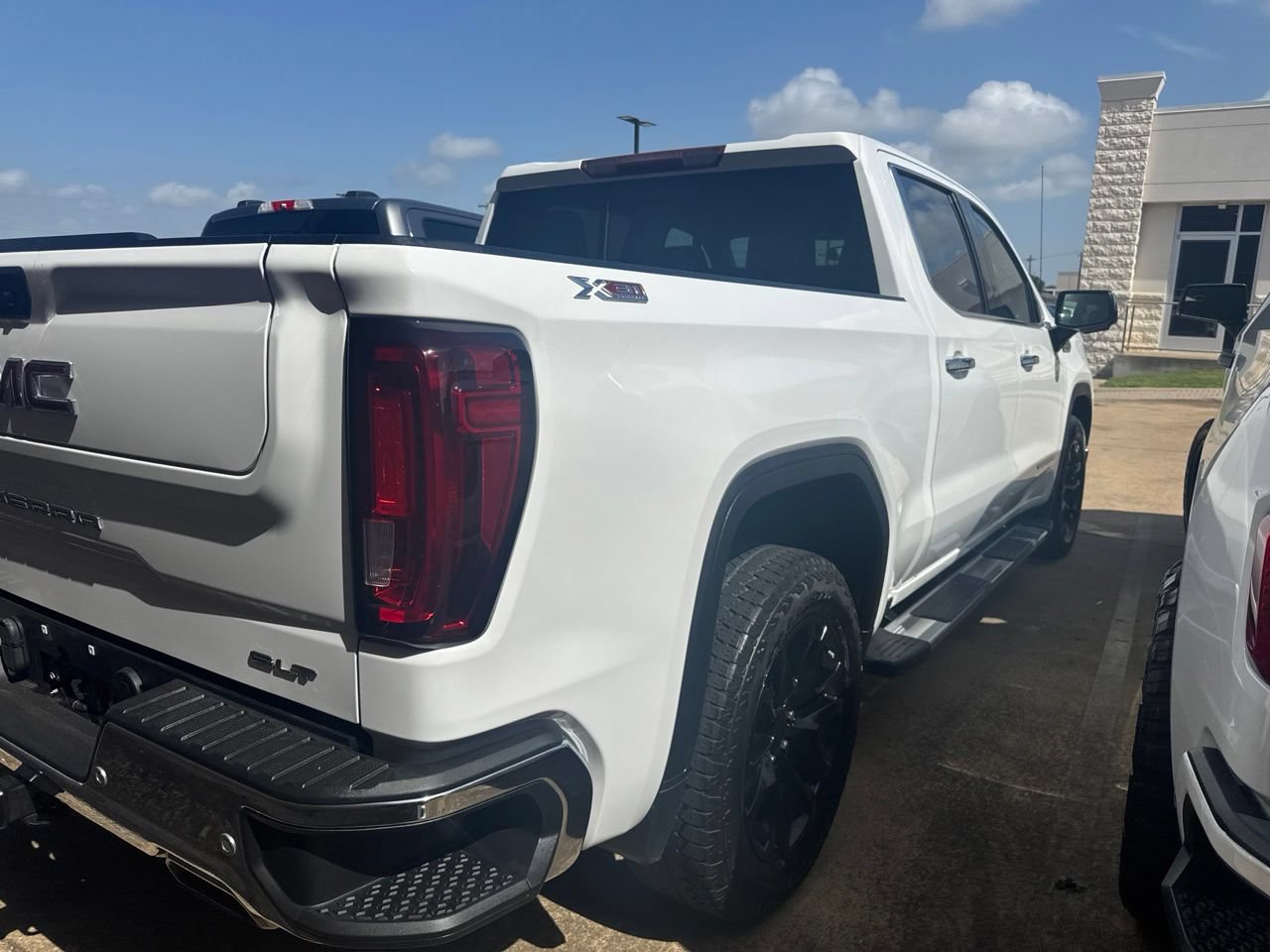 Used 2020 GMC Sierra 1500 SLT w/ SLT Premium Plus Package AWD/4WD image 5