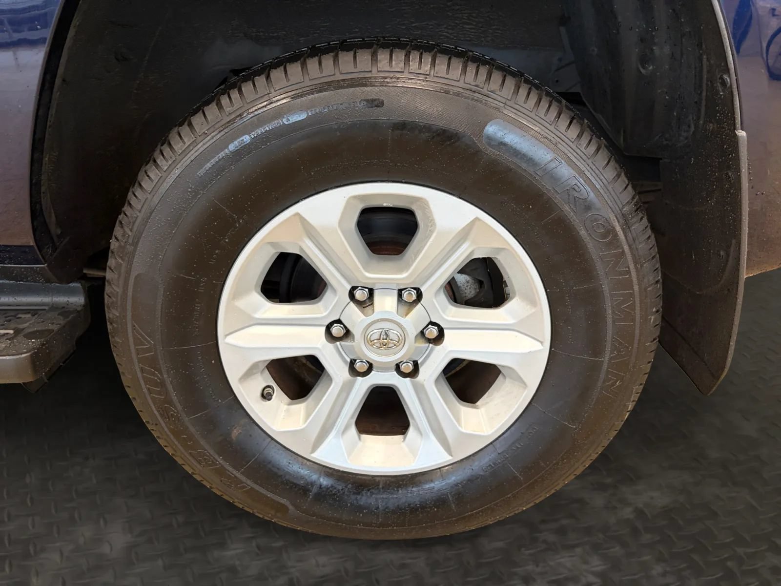 Used 2016 Toyota 4Runner SR5 AWD/4WD image 38
