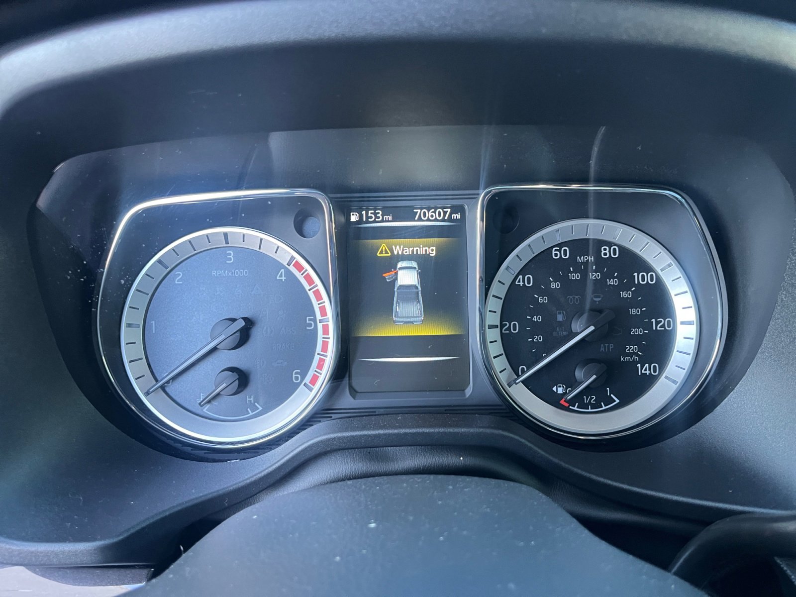 Used 2017 Nissan Titan SV image 10