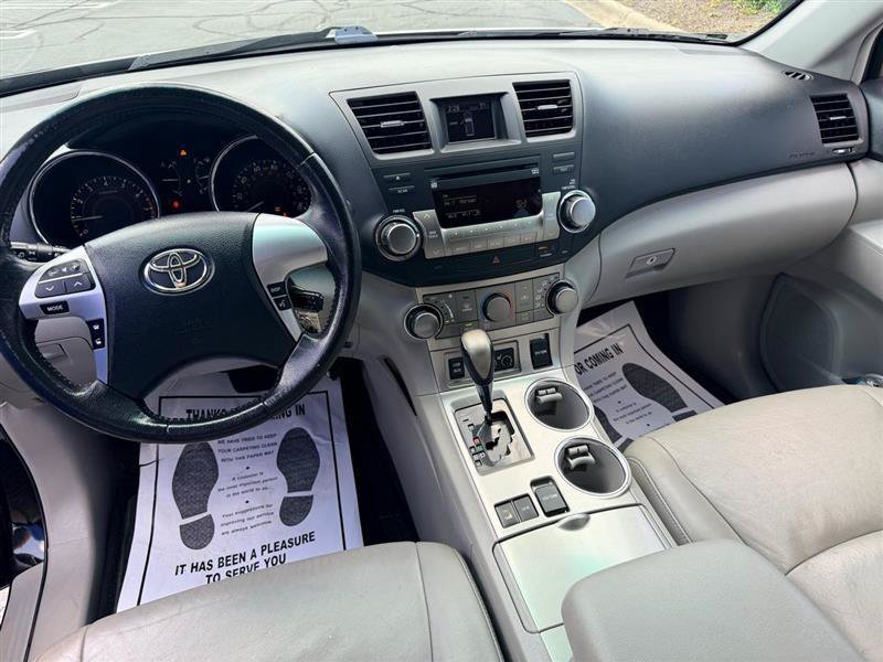 Used 2012 Toyota Highlander SE w/ Tow Pkg AWD/4WD image 10