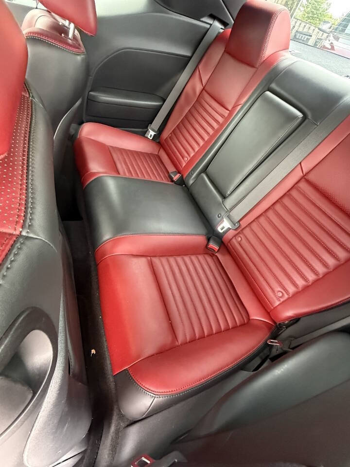 Used 2013 Dodge Challenger SXT RWD image 9