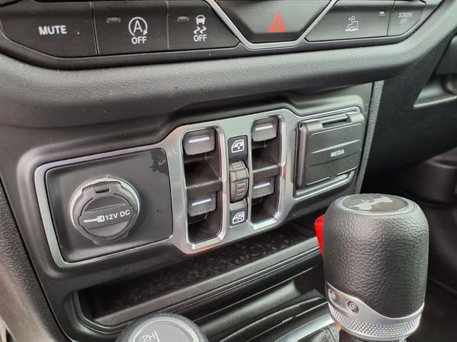 Used 2024 Jeep Wrangler Sahara w/ Technology Group image 21