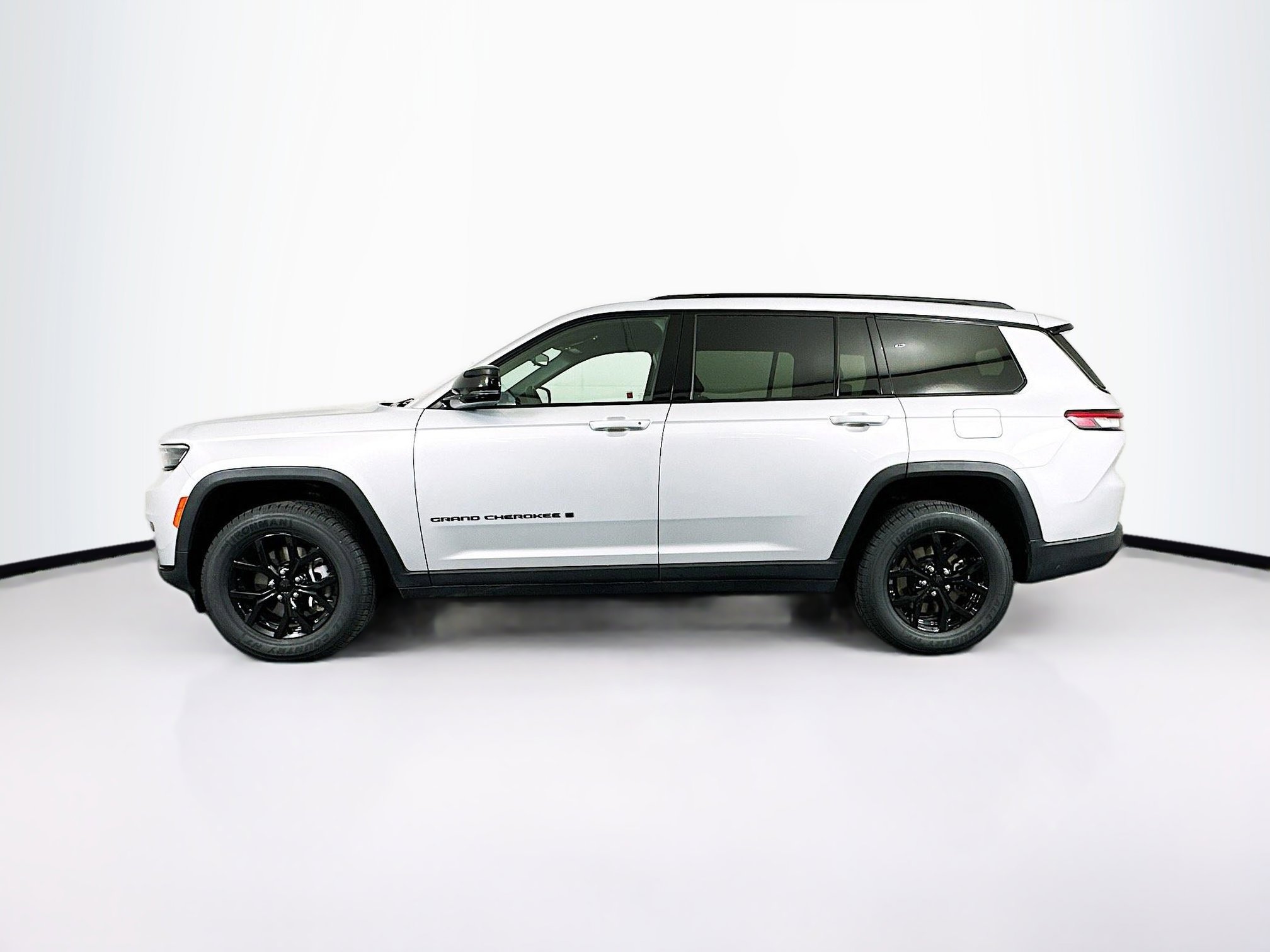 Used 2024 Jeep Grand Cherokee L Laredo image 4