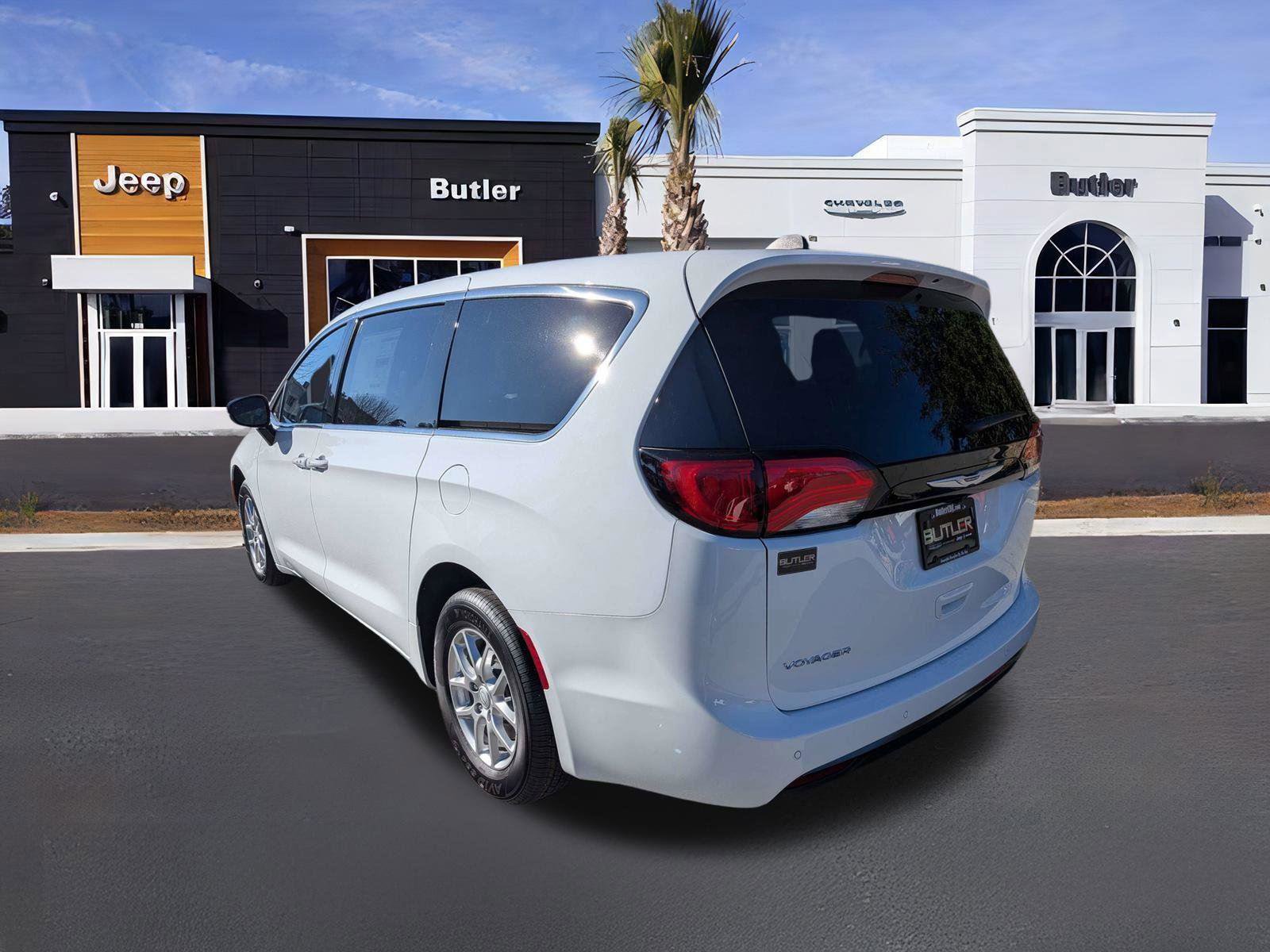 New 2026 Chrysler Voyager LX image 4