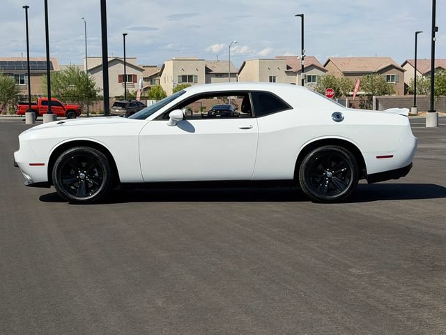Used 2022 Dodge Challenger SXT RWD image 2