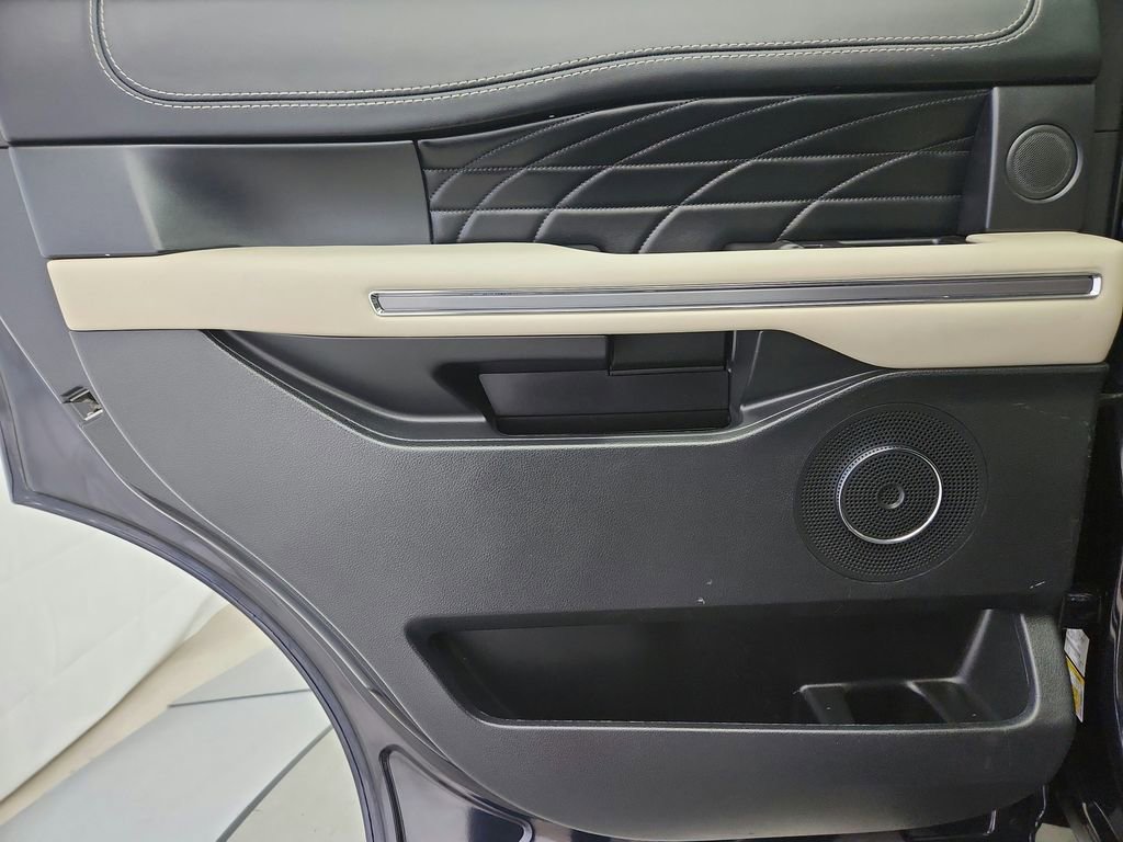 Used 2021 Ford Expedition Platinum image 25