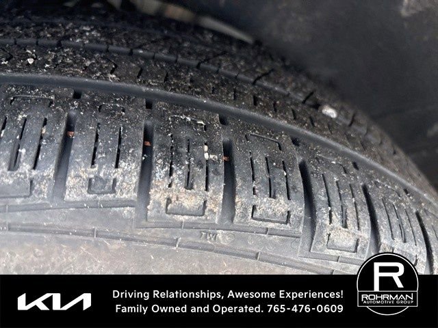 Used 2025 Kia Carnival EX image 6