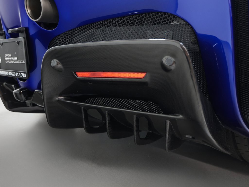 Used 2023 Ferrari SF90 Spider image 43