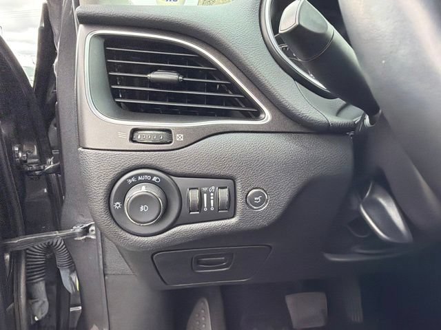 Used 2021 Jeep Cherokee Trailhawk AWD/4WD image 25