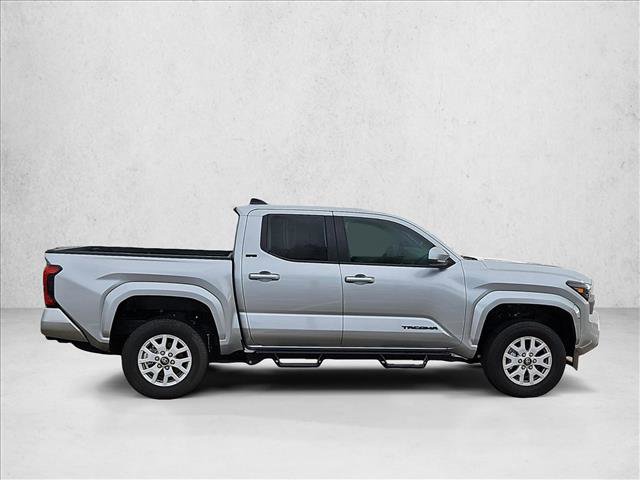 Used 2025 Toyota Tacoma SR5 AWD/4WD image 4