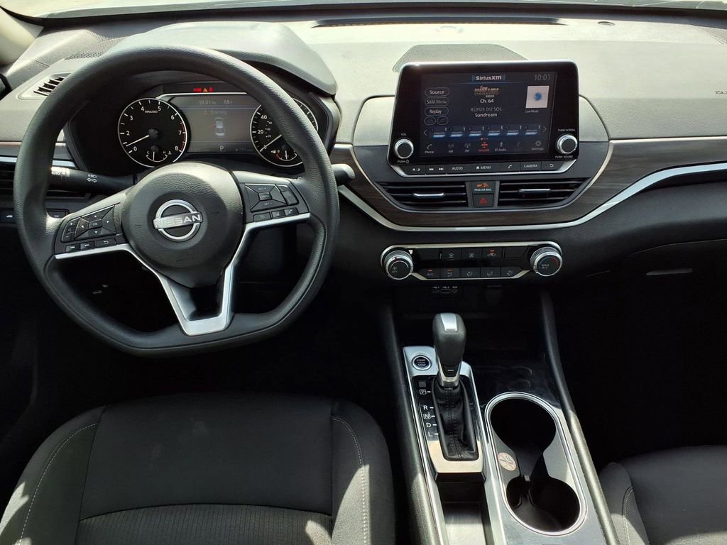 Used 2024 Nissan Altima 2.5 SV FWD image 13