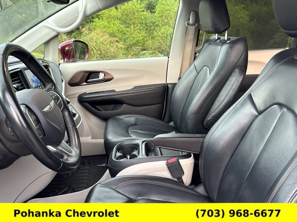 Used 2018 Chrysler Pacifica Touring-L w/ Tire & Wheel Group FWD image 18