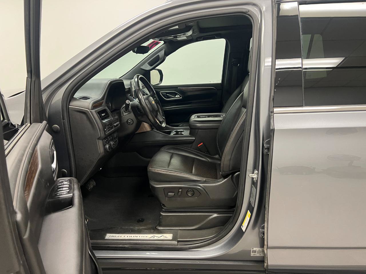 Used 2021 Chevrolet Tahoe High Country w/ Premium Package AWD/4WD image 21