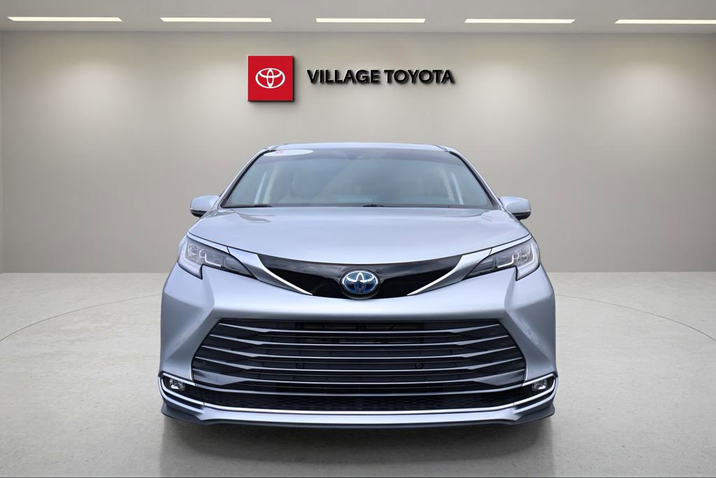 Certified 2022 Toyota Sienna Limited image 8