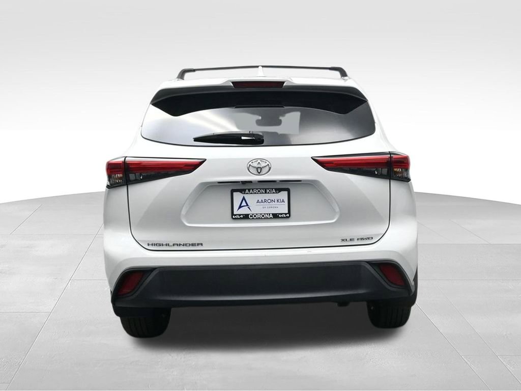 Used 2023 Toyota Highlander XLE AWD/4WD image 1