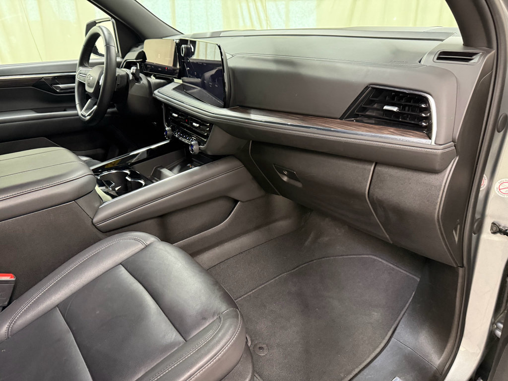 Used 2025 Chevrolet Suburban Z71 AWD/4WD image 28