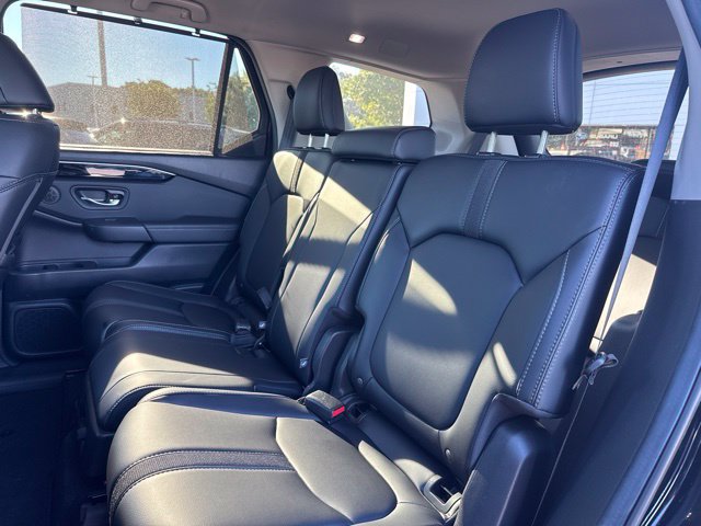 Used 2025 Honda Pilot Touring image 10