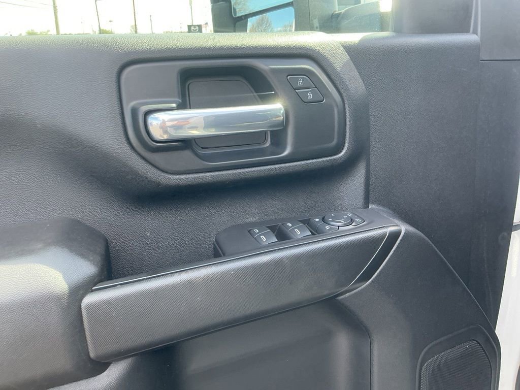 Used 2021 Chevrolet Silverado 2500 Custom w/ Custom Value Package image 9