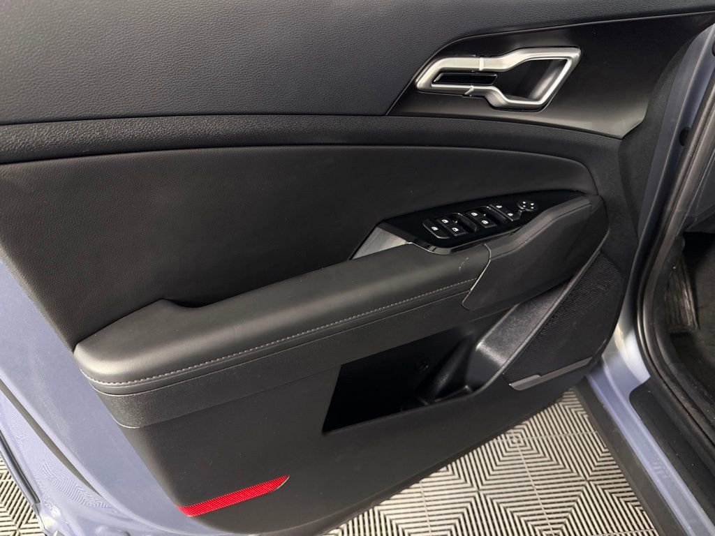 Used 2025 Kia Sportage EX image 25