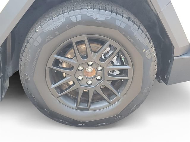 Used 2025 Tesla Cybertruck AWD Crew Cab image 31