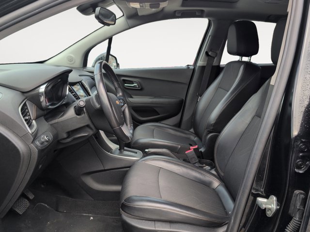 Used 2019 Chevrolet Trax LT w/ Sun & Sound Package image 9