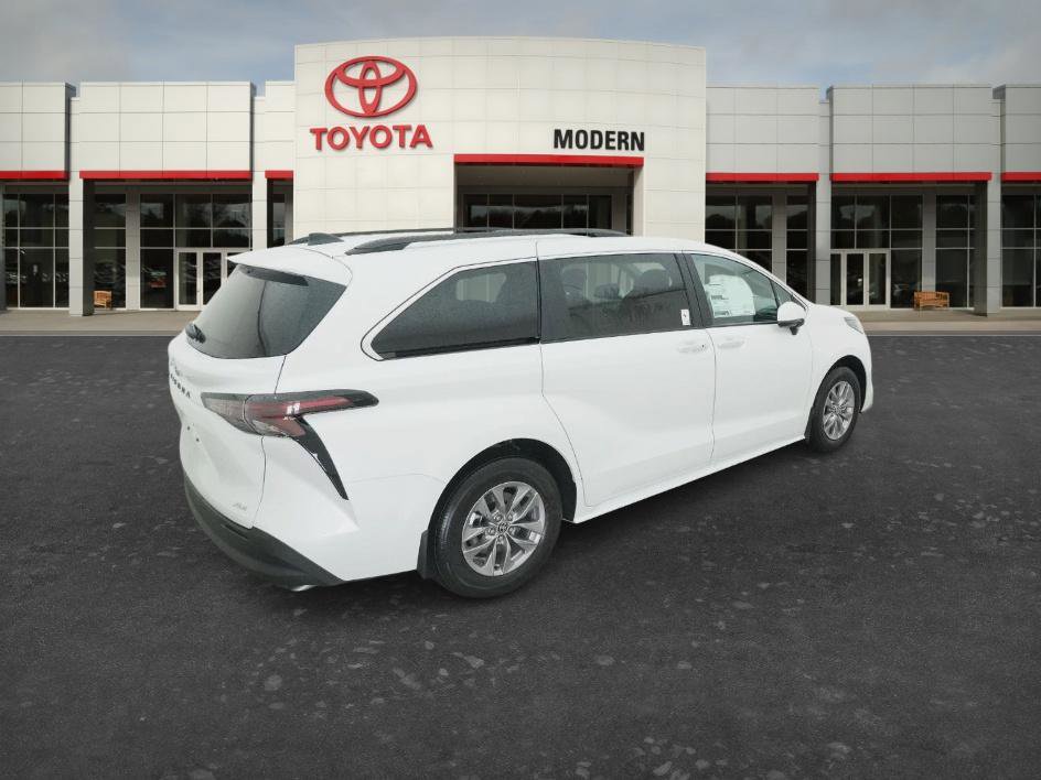 New 2026 Toyota Sienna XLE FWD image 9