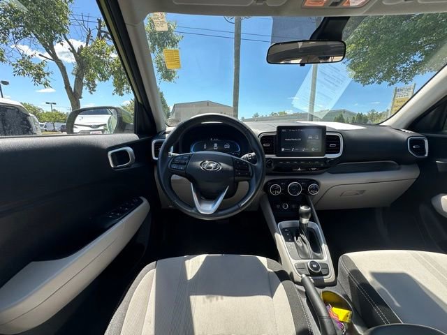 Used 2024 Hyundai Venue SEL FWD image 15