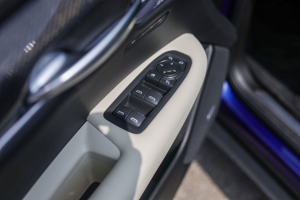 Certified 2025 Cadillac XT5 Sportv w/ Technology Package AWD/4WD image 23