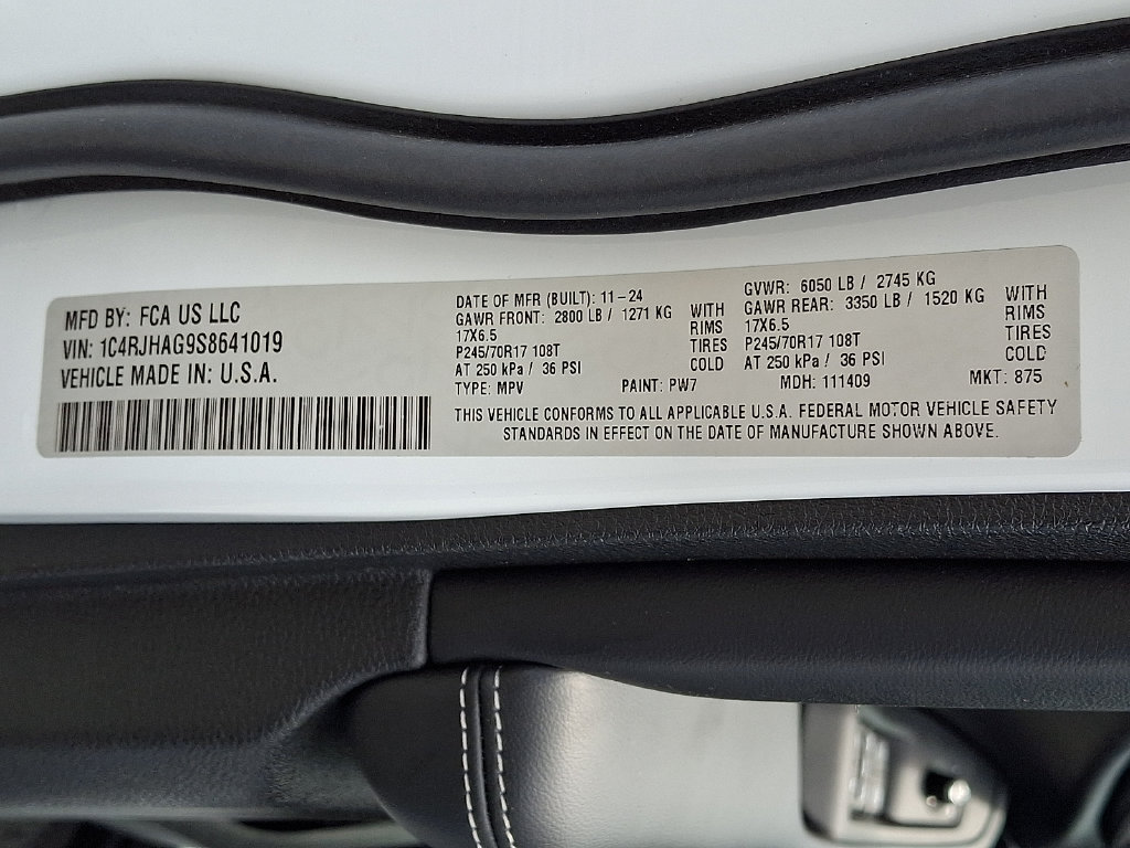 Certified 2025 Jeep Grand Cherokee Laredo AWD/4WD image 25