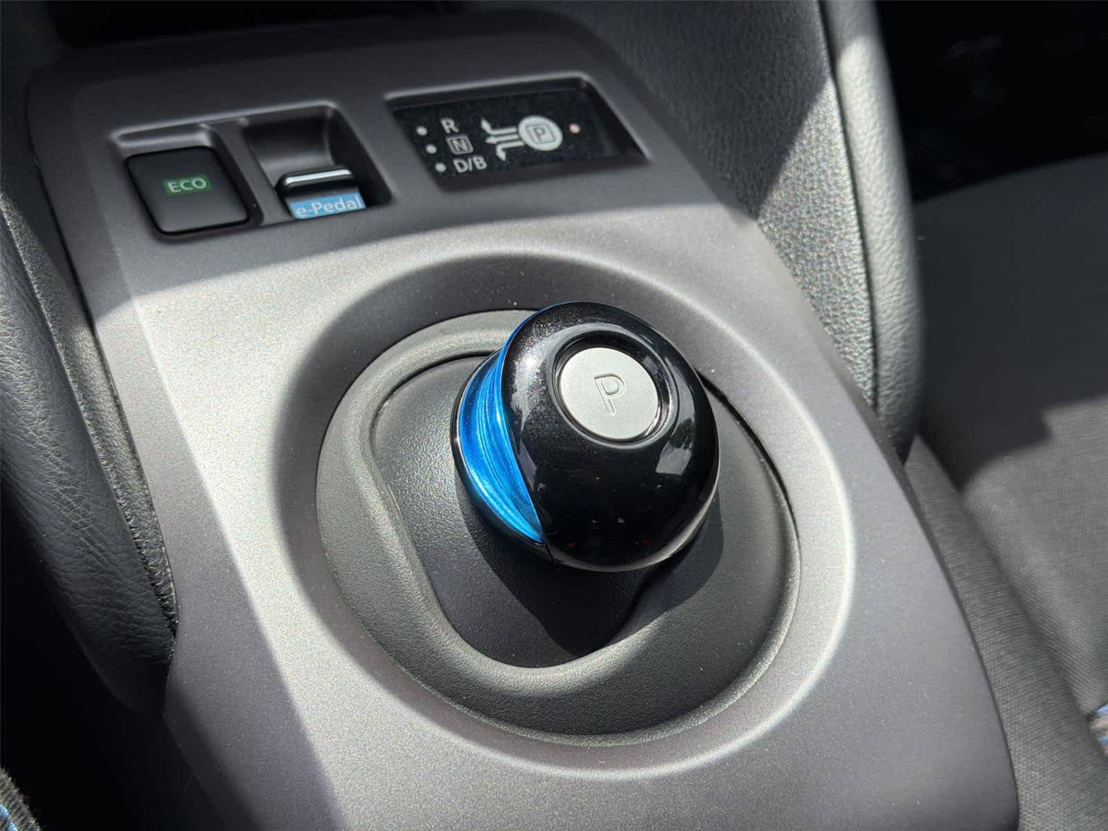 Used 2025 Nissan Leaf S FWD image 18